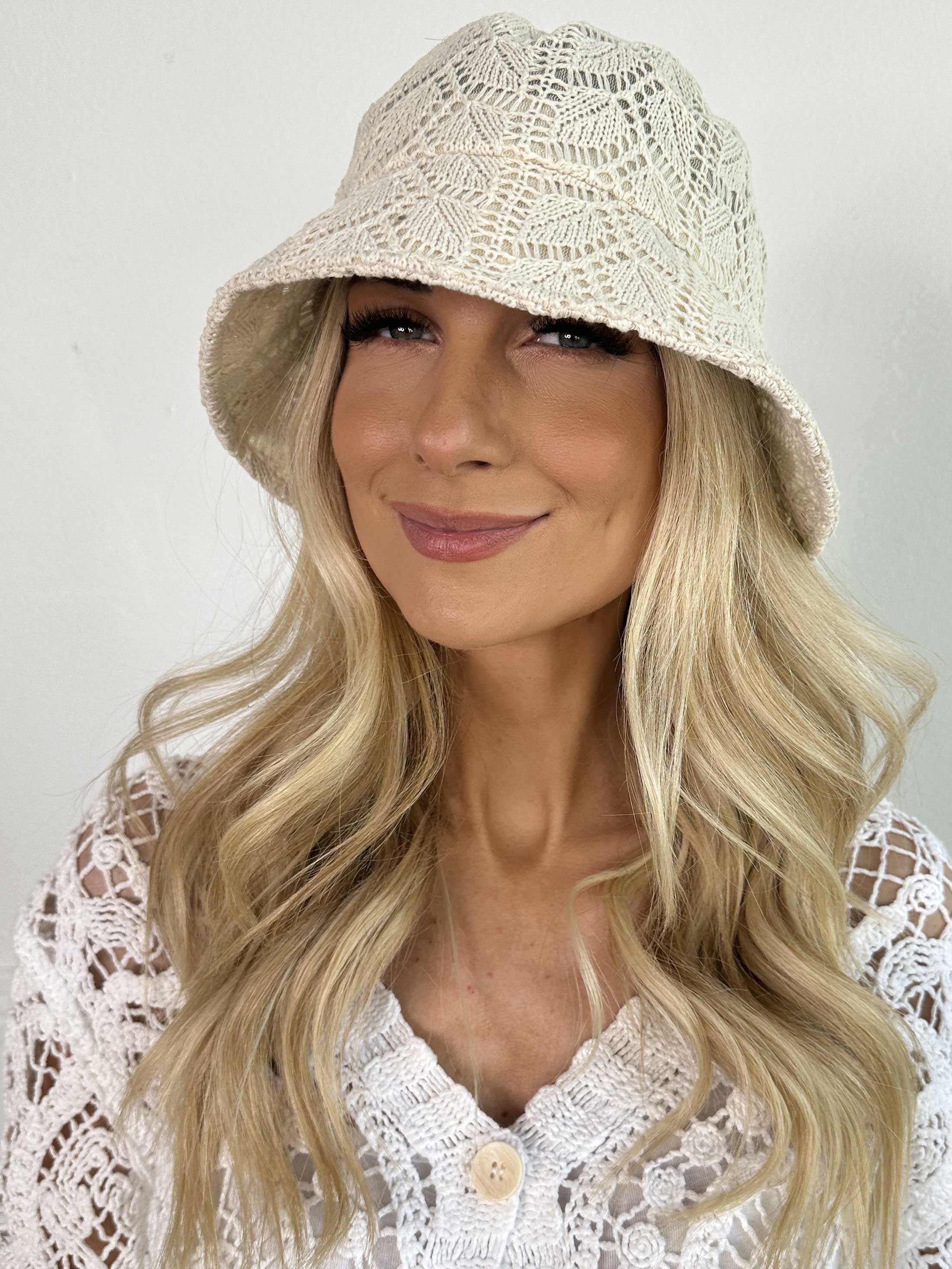 Ulrikke - Sød bøllehat i broderet look